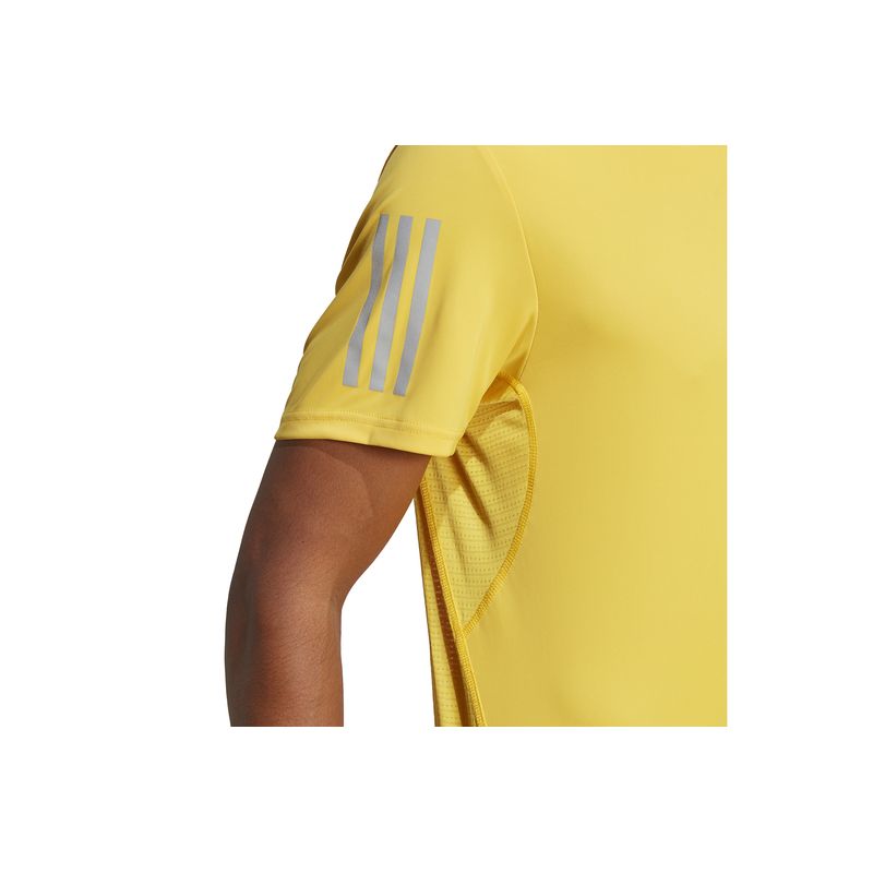 adidas-own-the-run-amarilla-ic7627-3.jpeg
