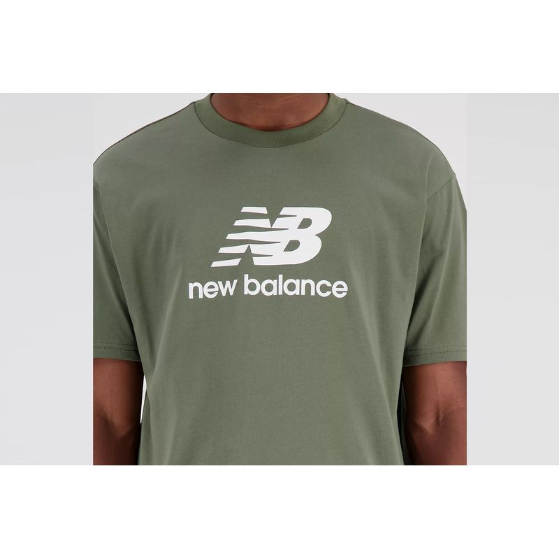 new-balance-essentials-stacked-logo-verde-mt31541_don-4.jpeg