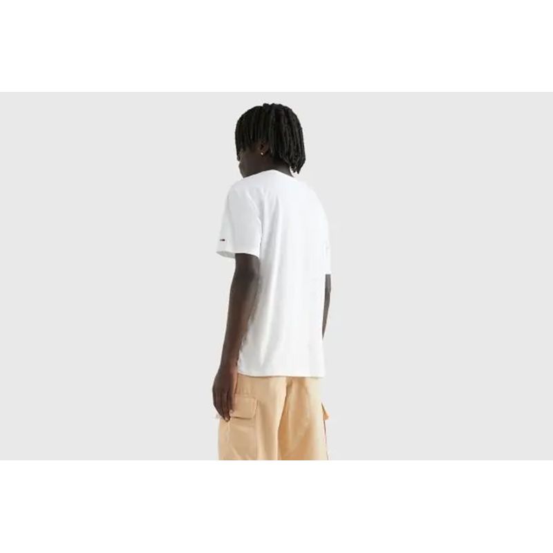 tommy-jeans-graphic-signature-tee-blanca-dm0dm16236ybr-3.jpeg