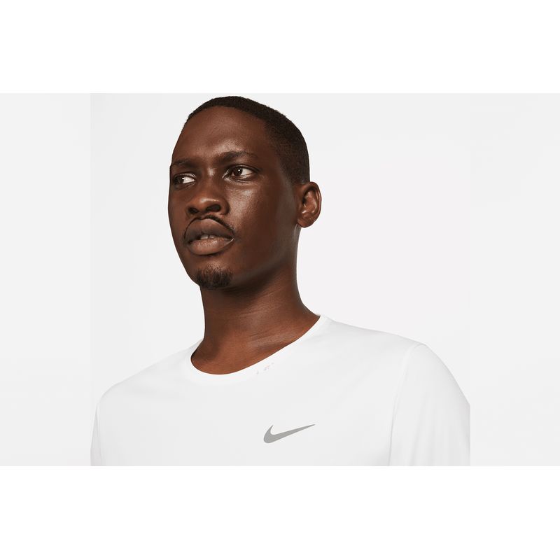 nike-dri-fit-miler-blanca-dd4576-100-3.jpeg