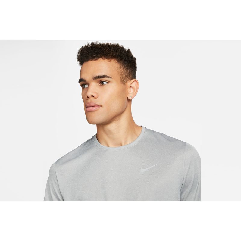 nike-dri-fit-uv-miler-gris-dv9315-084-3.jpeg