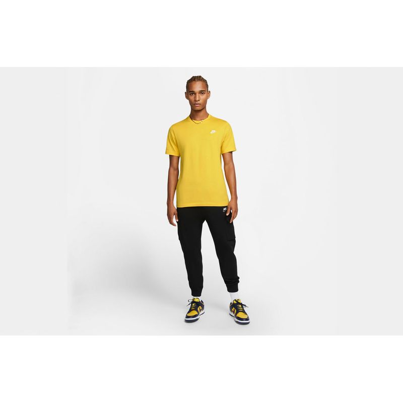 nike-sportswear-club-amarilla-ar4997-709-2.jpeg