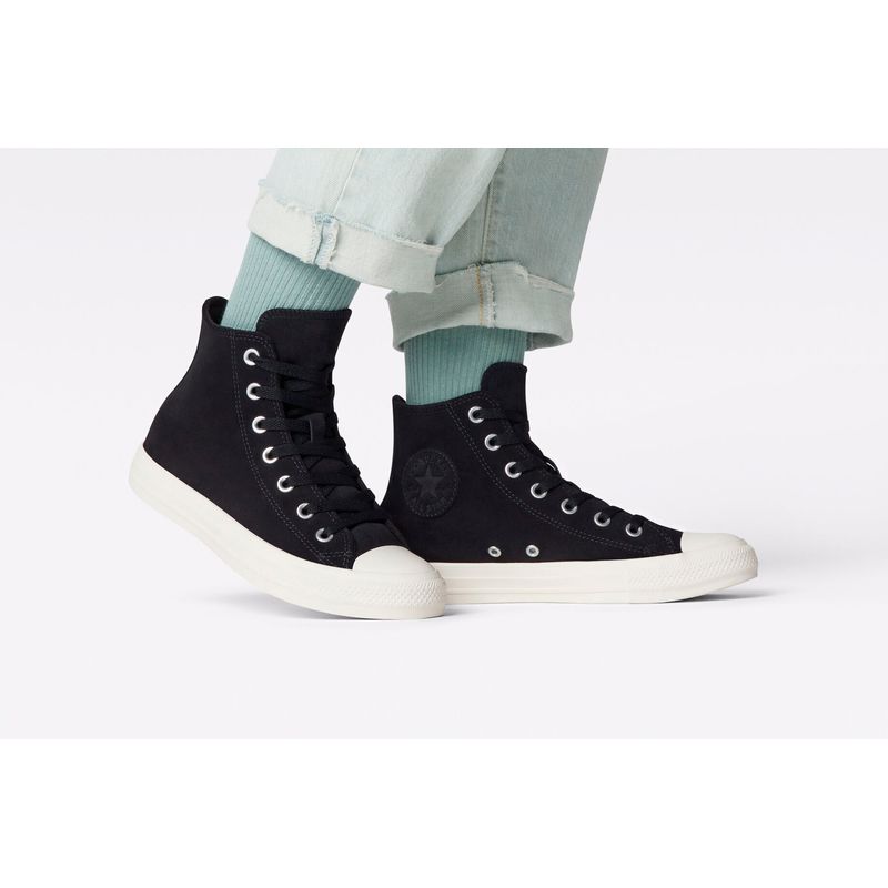 converse-cozy-utility-chuck-taylor-all-star-negras-572235c-1.jpeg
