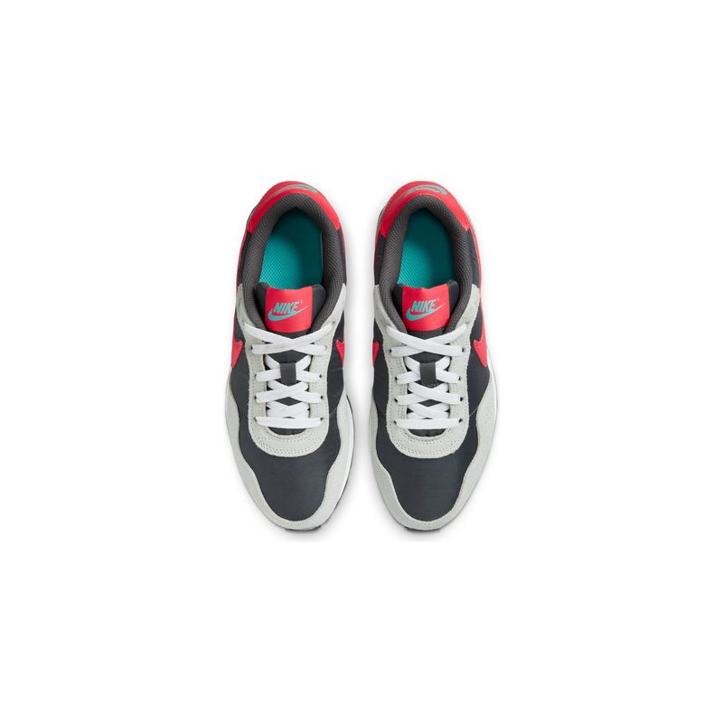 nike-md-valiant-grises-cn8558-201-3.jpeg