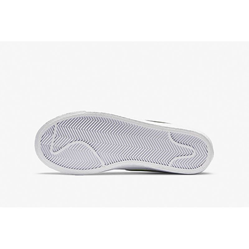 nike-blazer-mid--77-blancas-db4677-100-4.jpeg