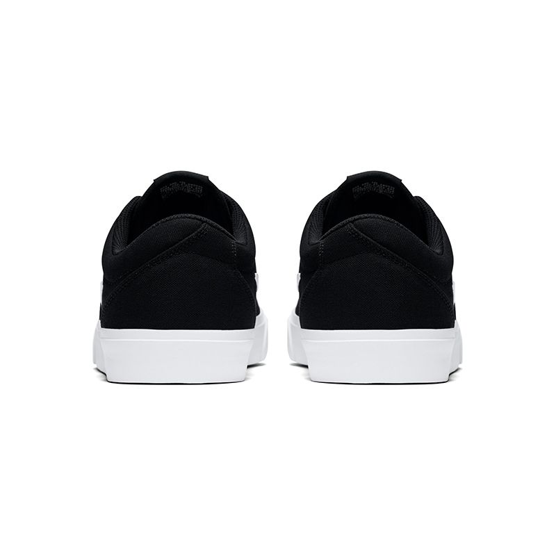 Nike charge negras sale