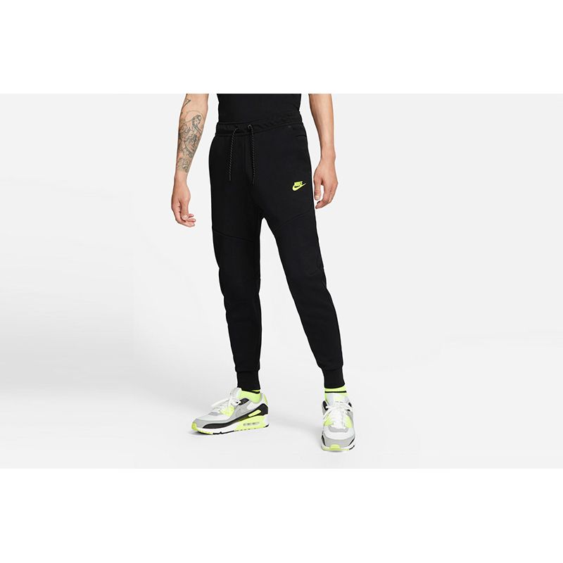 nike-sportswear-tech-fleece-negro-dd5660-010-1.jpeg