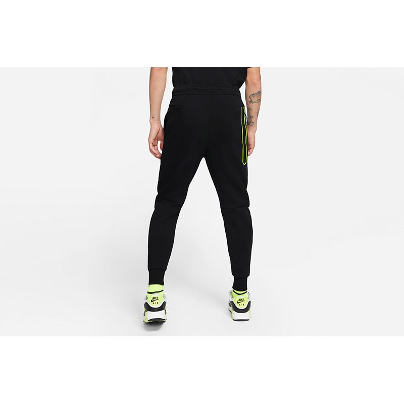nike-sportswear-tech-fleece-negro-dd5660-010-2.jpeg