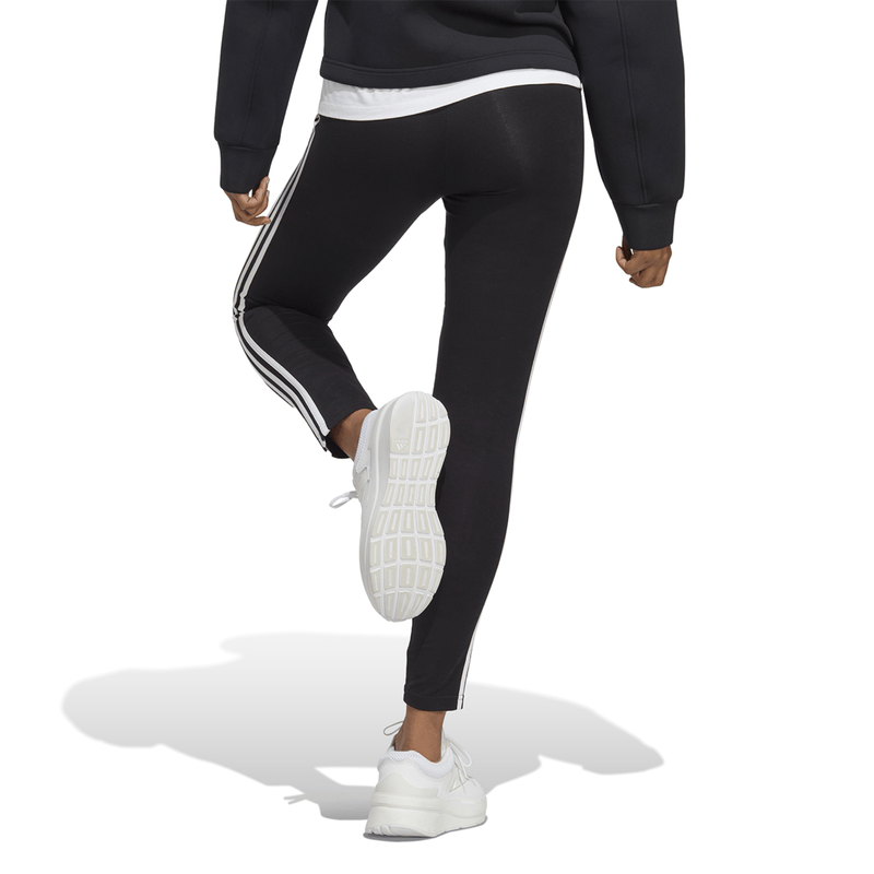 adidas-essentials-negras-ic7151-3.png
