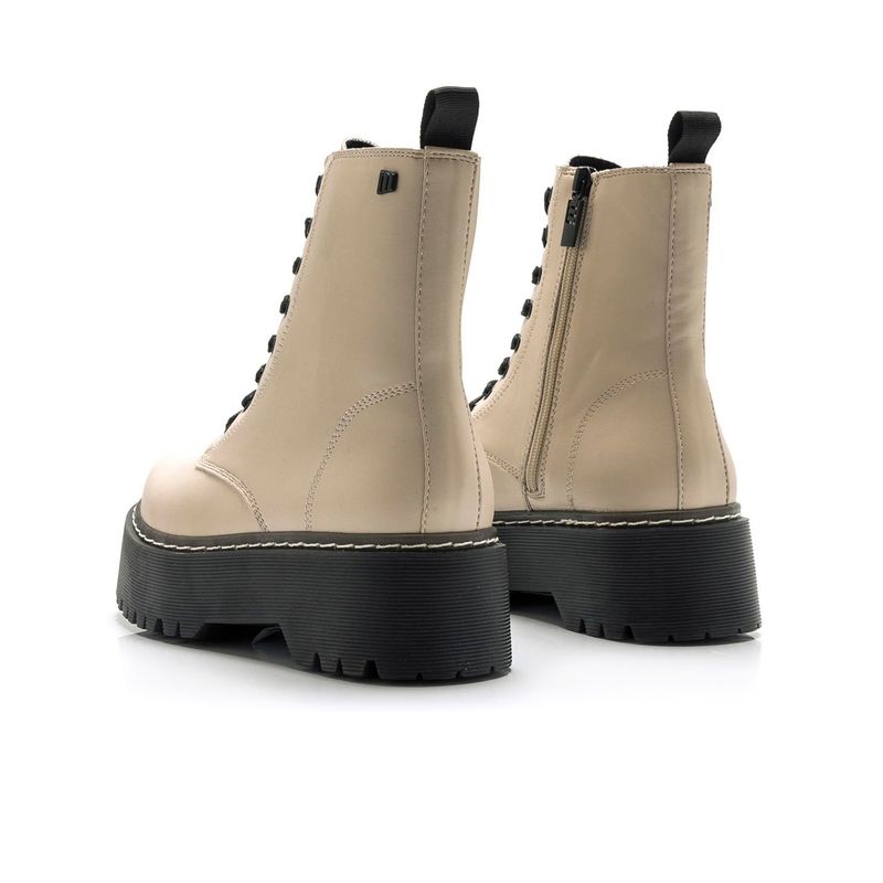 Mustang best sale botas blancas