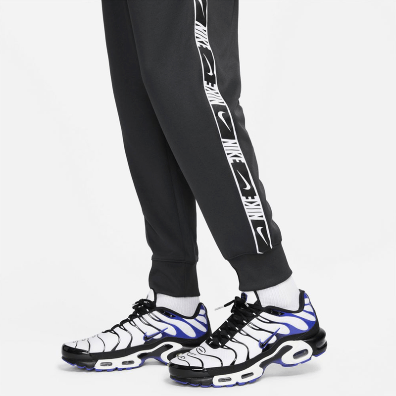 nike-sportswear-negro-dm4673-070-3.png