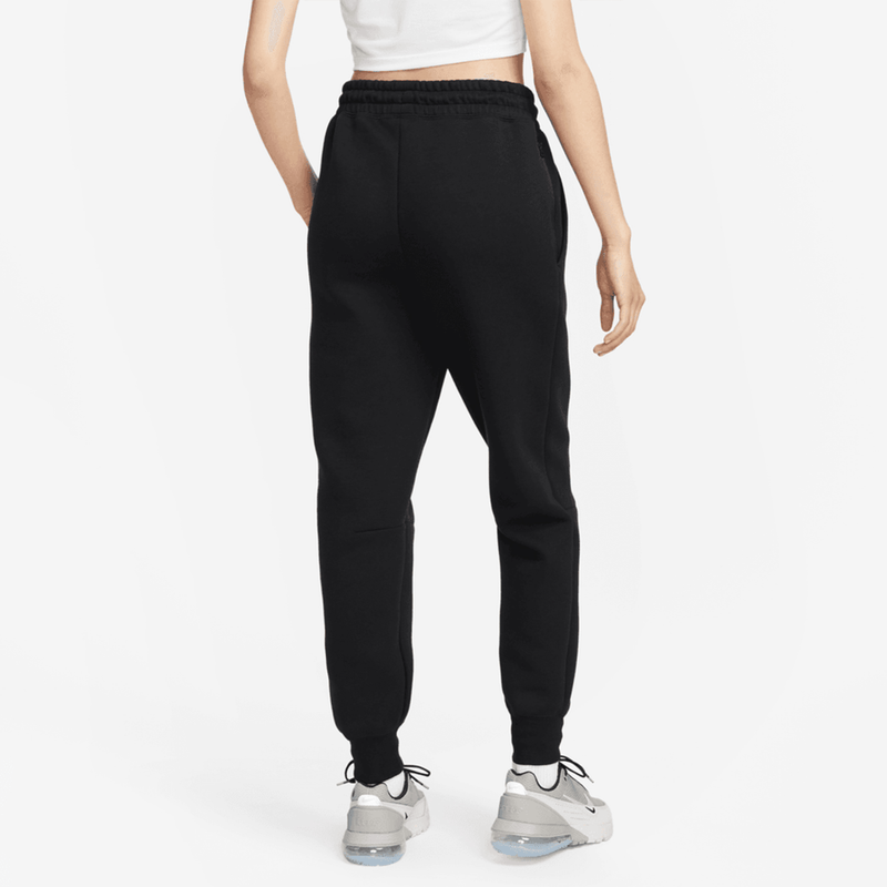 nike-sportswear-tech-fleece-negro-fb8330-010-2.png