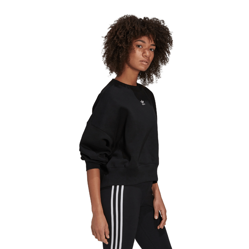 adidas-adicolor-essentials-fleece-negra-h06660-2.png