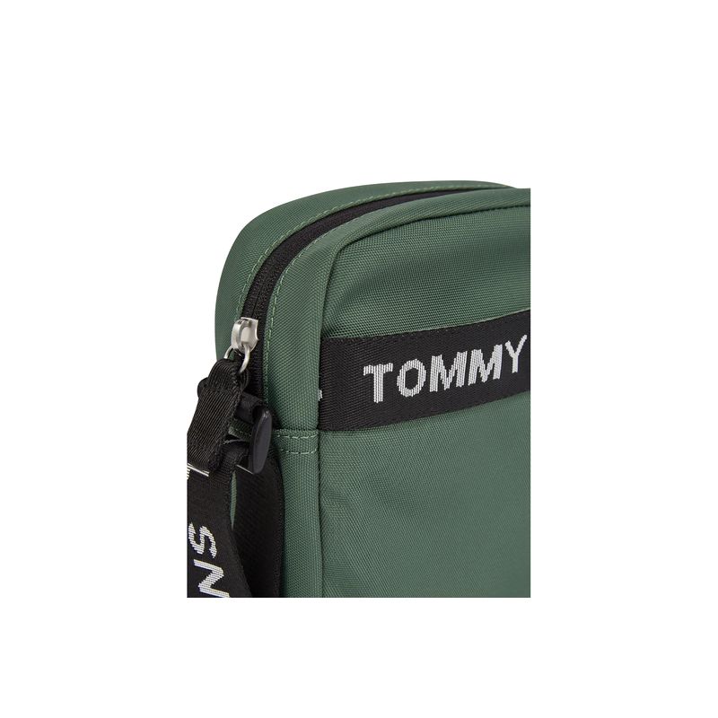 tommy-jeans-reporter-reciclado-cuadrado-essential-verde-am0am11177mbg-4.jpeg