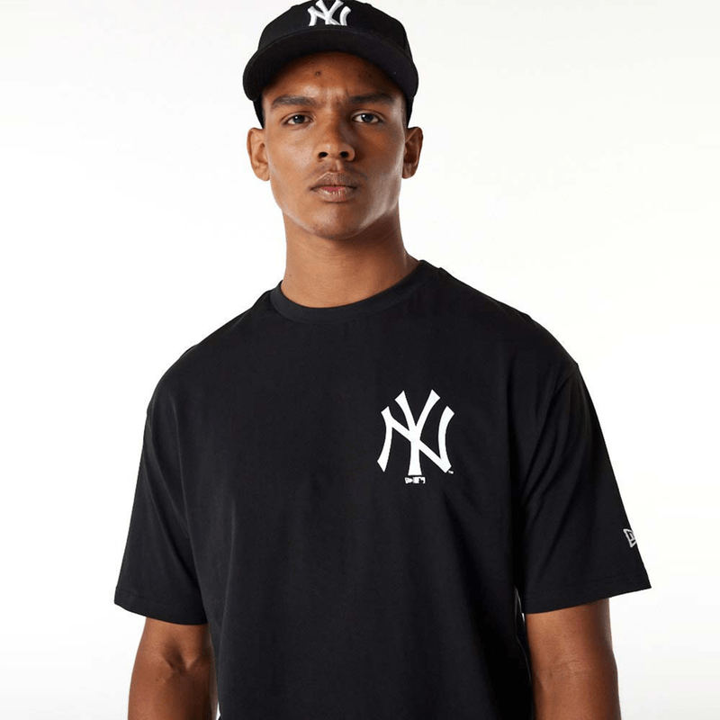 new-era-new-york-yankees-mlb-big-logo-oversized-negra-12195450-3.png