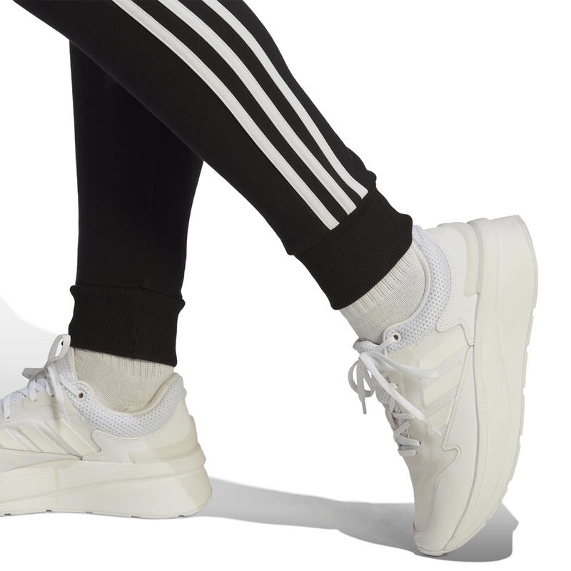 adidas-essentials-french-terry-cuffed-negro-ic8770-6.png