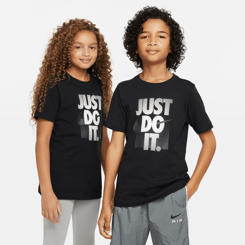 nike-sportswear-negra-dx9522-010-1.png