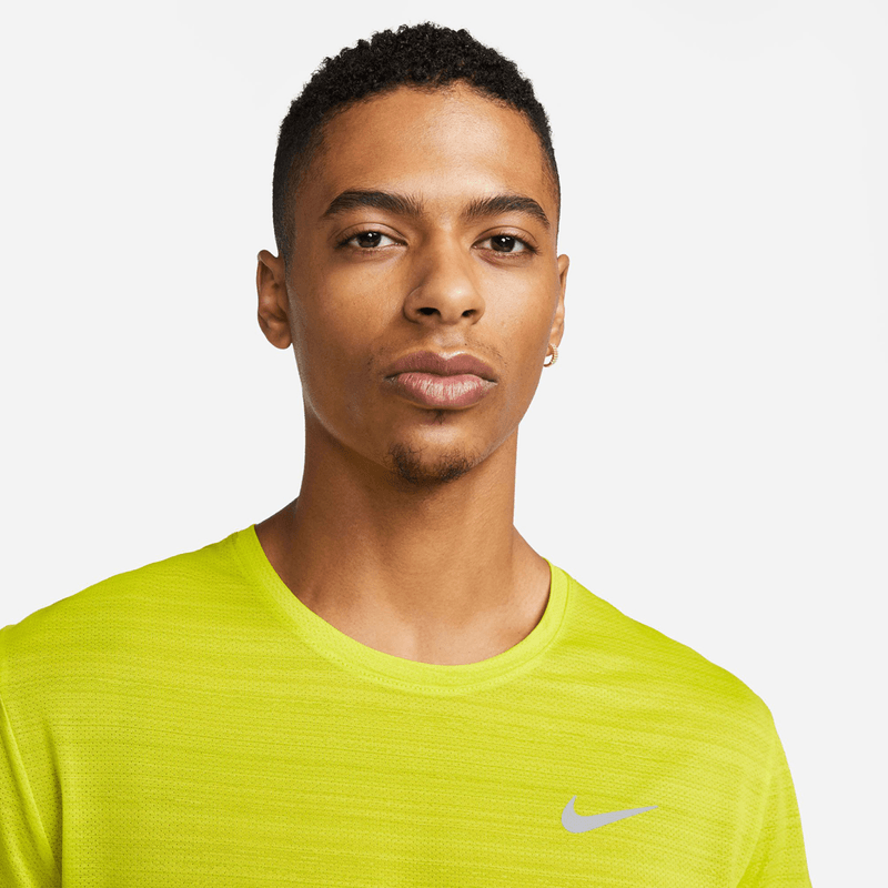 nike-dri-fit-miler-amarilla-dx0874-308-3.png