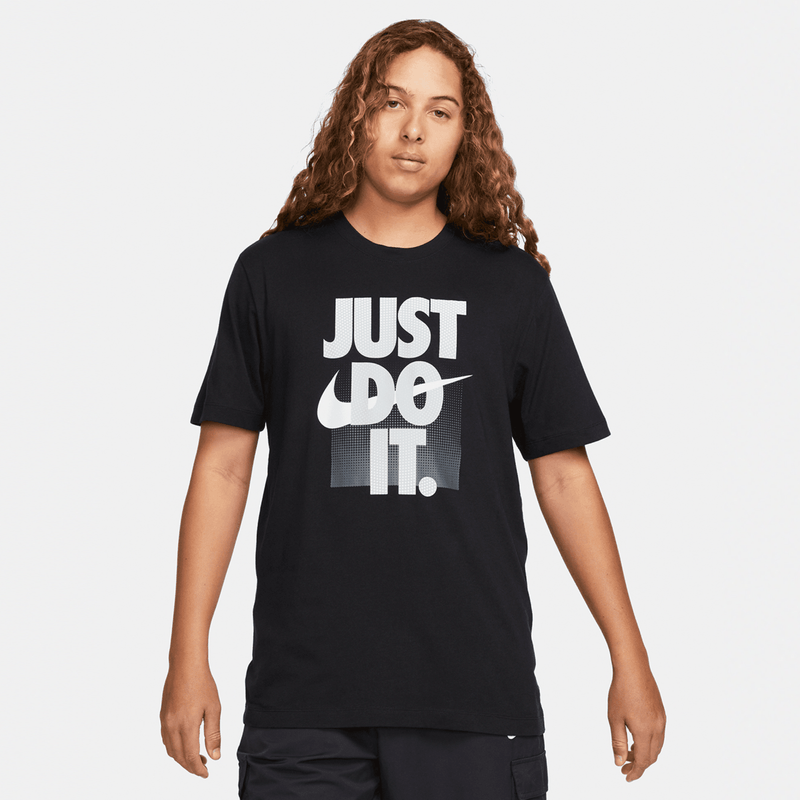 nike-sportswear-negra-dz2993-010-1.png