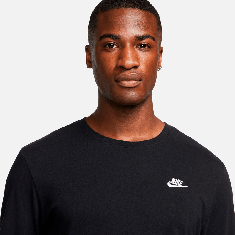 nike-sportswear-negra-ar5193-010-4.png