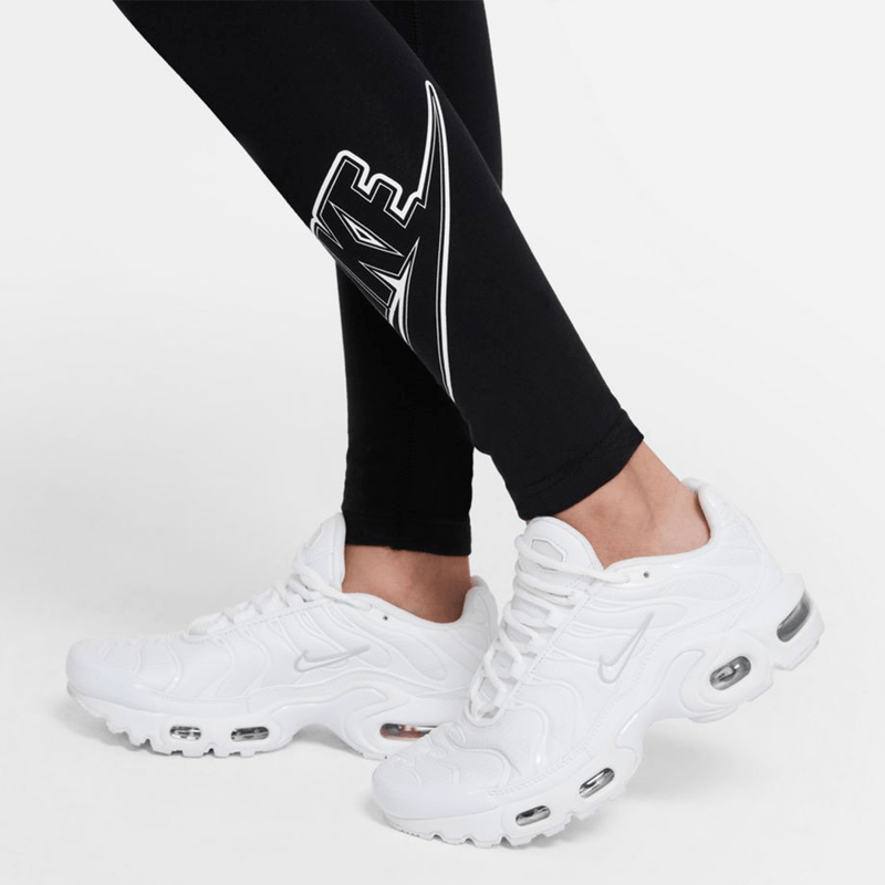 nike-sportswear-favorites-negras-dd6278-010-4.png