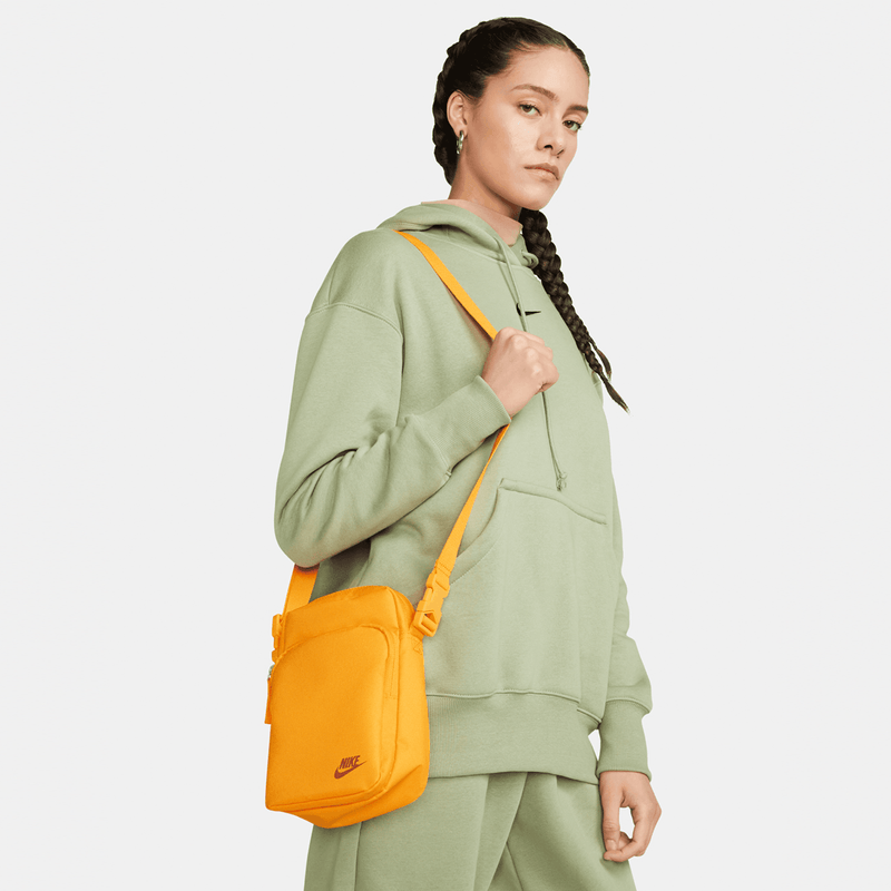 nike-heritage-amarilla-db0456-717-1.png