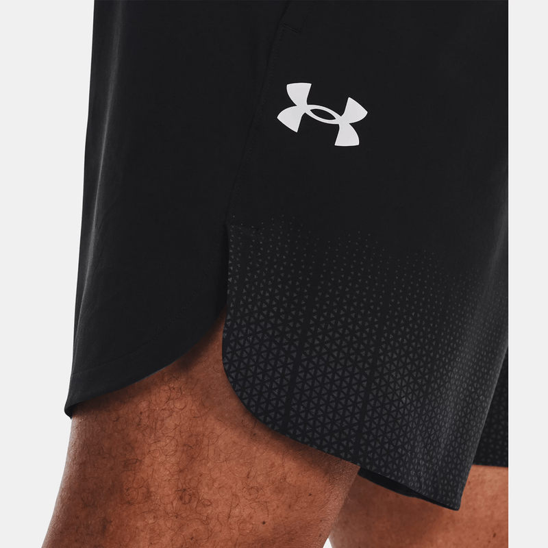 under-armour-armourprint-peak-woven-negra-1376788-001-3.png