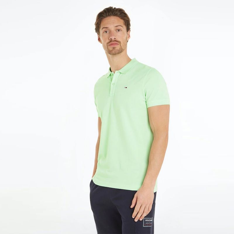 tommy-jeans-corte-regular-con-parche-de-tommy-verde-dm0dm18312lxy-1.jpeg