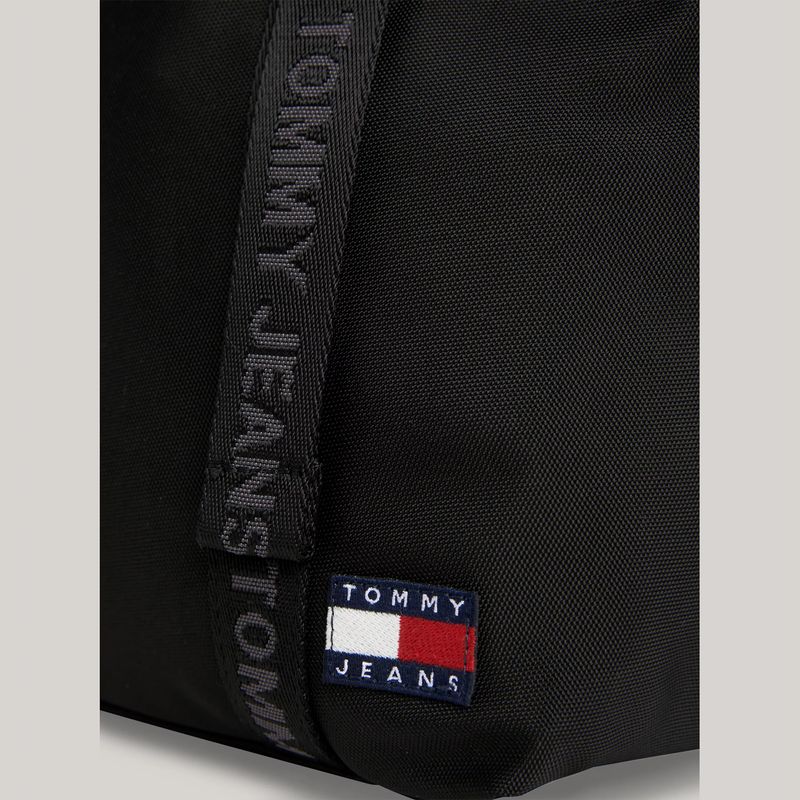 tommy-jeans-tote-essential-negro-aw0aw15817bds-4.jpeg