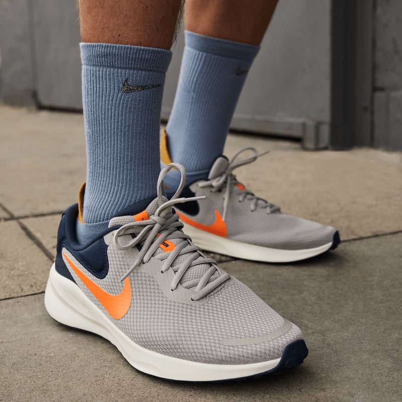nike-revolution-7--fb2207-009-1.jpeg