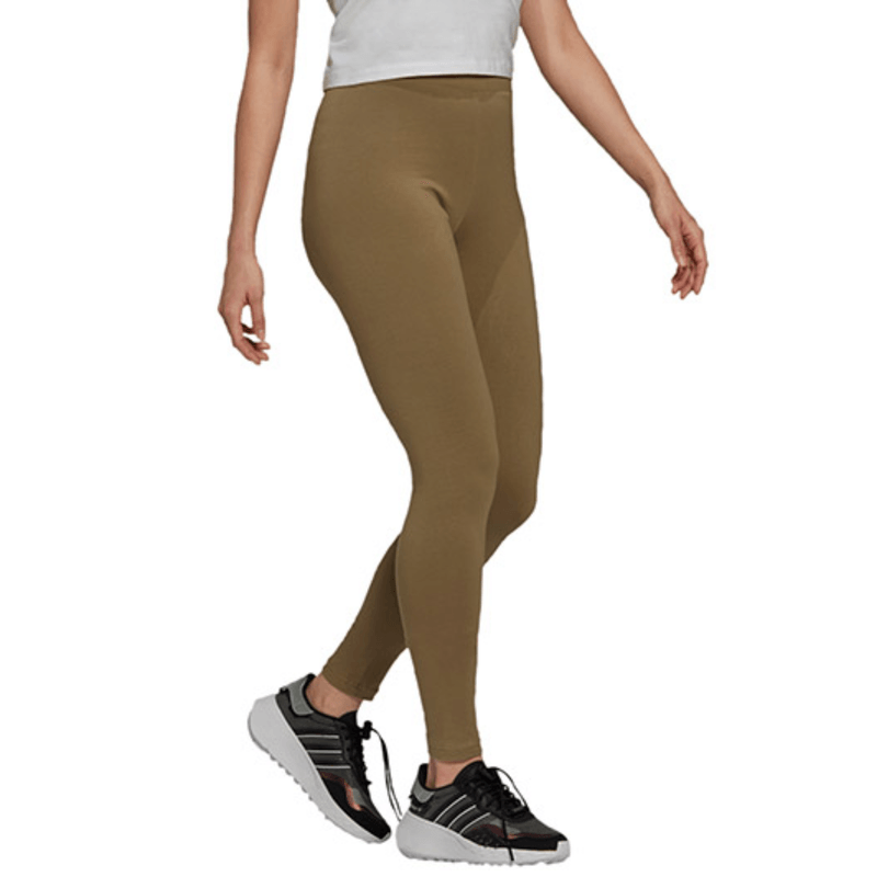 adidas-loungewear-adicolor-essentials0-marrones-h06623-1.png