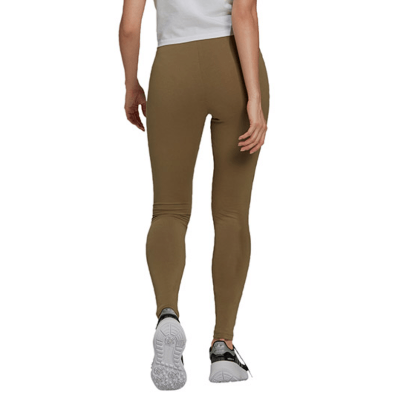 adidas-loungewear-adicolor-essentials0-marrones-h06623-2.png