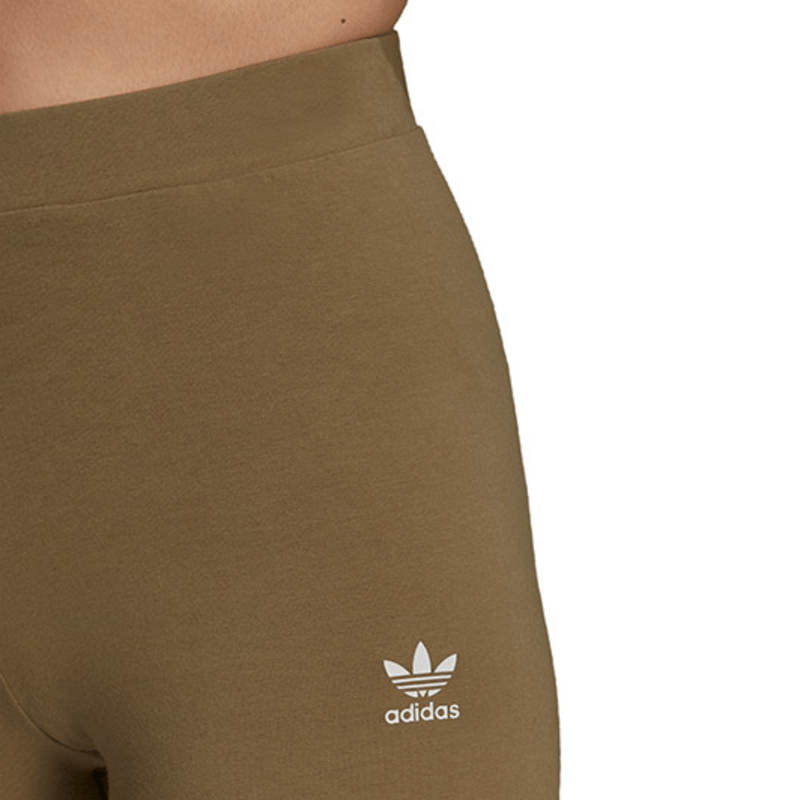 adidas-loungewear-adicolor-essentials0-marrones-h06623-3.png