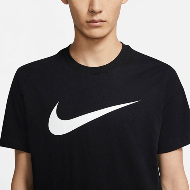 nike-sportswear-swoosh-negra-dc5094-010-3.png