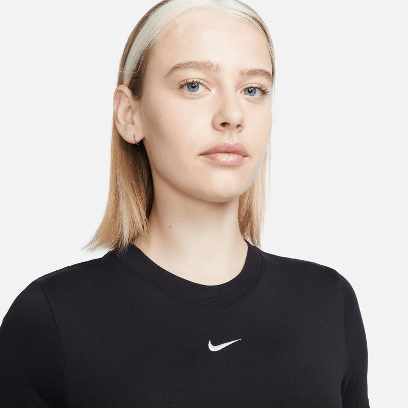 nike-sportswear-essential-negra-fb2873-010-3.jpeg