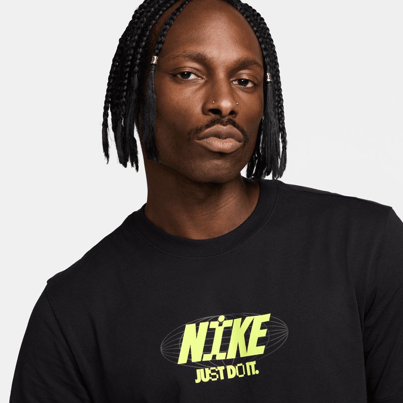 nike-sportswear-negra-fv3765-010-3.jpeg