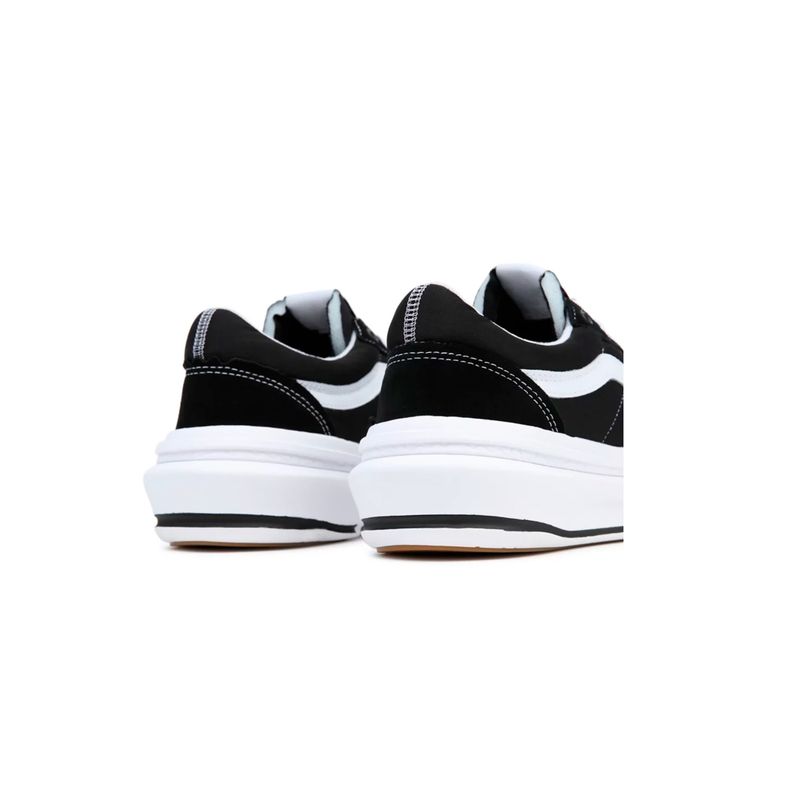 vans-old-skool-overt-comfycush-negras-vn0a7q5eba21-7.jpeg