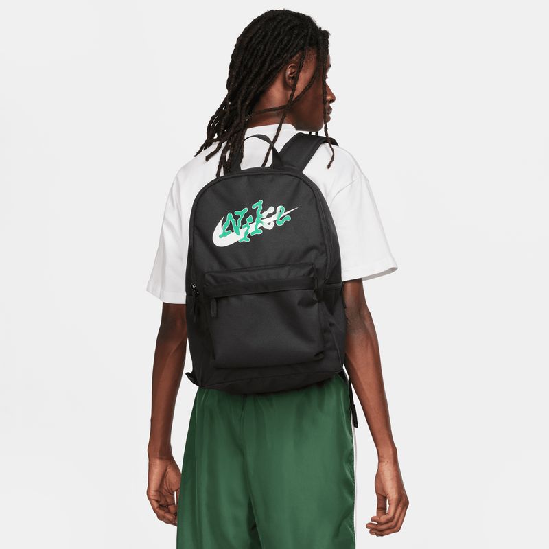 nike-heritage-negra-fn0878-010-1.jpeg
