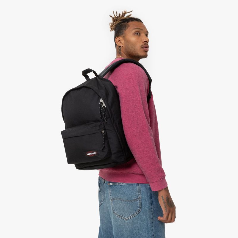 eastpak-out-of-office-negra-ek0007670081-1.jpeg