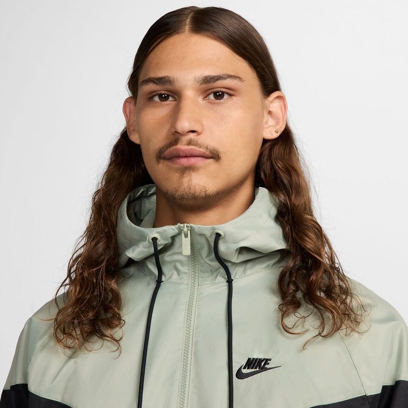 nike-sportswear-heritage-essentials-windrunner-negra-da0001-018-3.jpeg