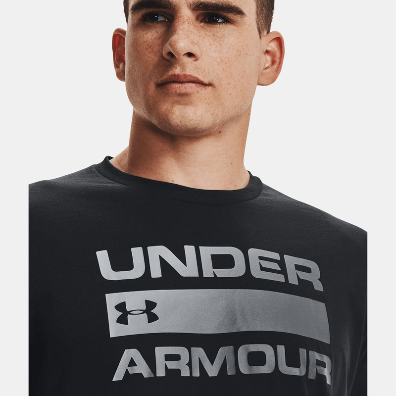 under-armour-team-issue-wordmark-s-negra-1329582-001-3.png