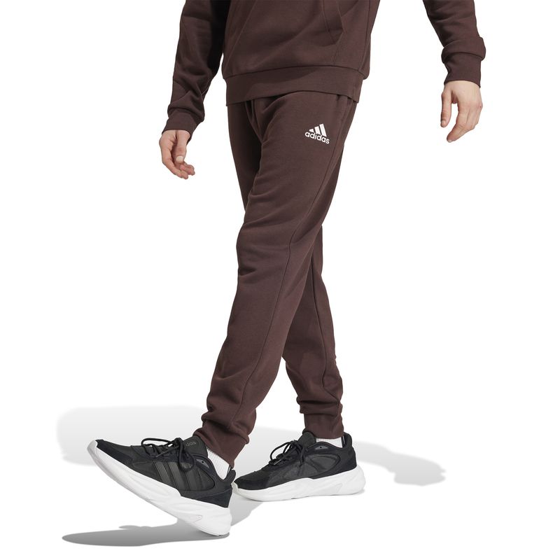 adidas-essentials-regular-tapered-fleece-marron-iy9086-1.jpeg