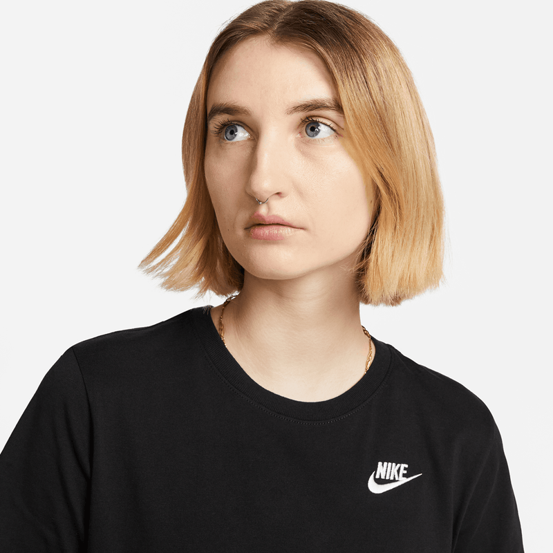 nike-sportswear-club-essentials-negra-dx7902-010-3.png