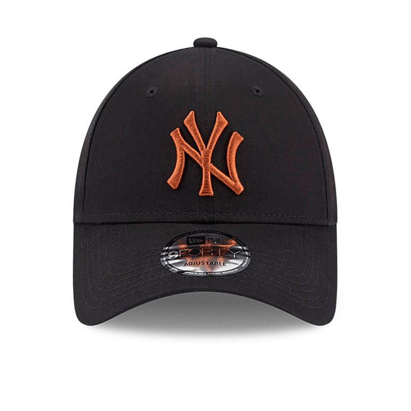 new-era-new-york-yankees-league-essential-negra-60364447-001-3.png