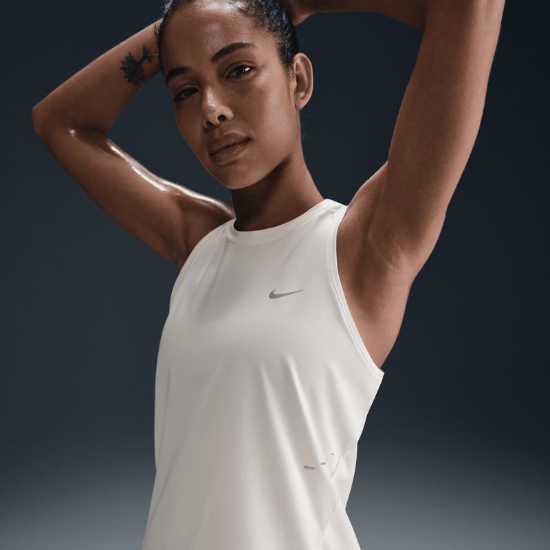 nike-swift-blanco-roto-hq0620-133-3.jpeg