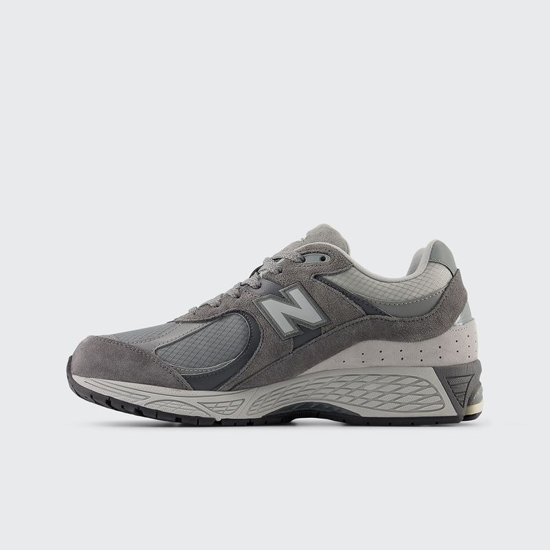 new-balance-2002r-negras-u2002rtf-2.jpeg