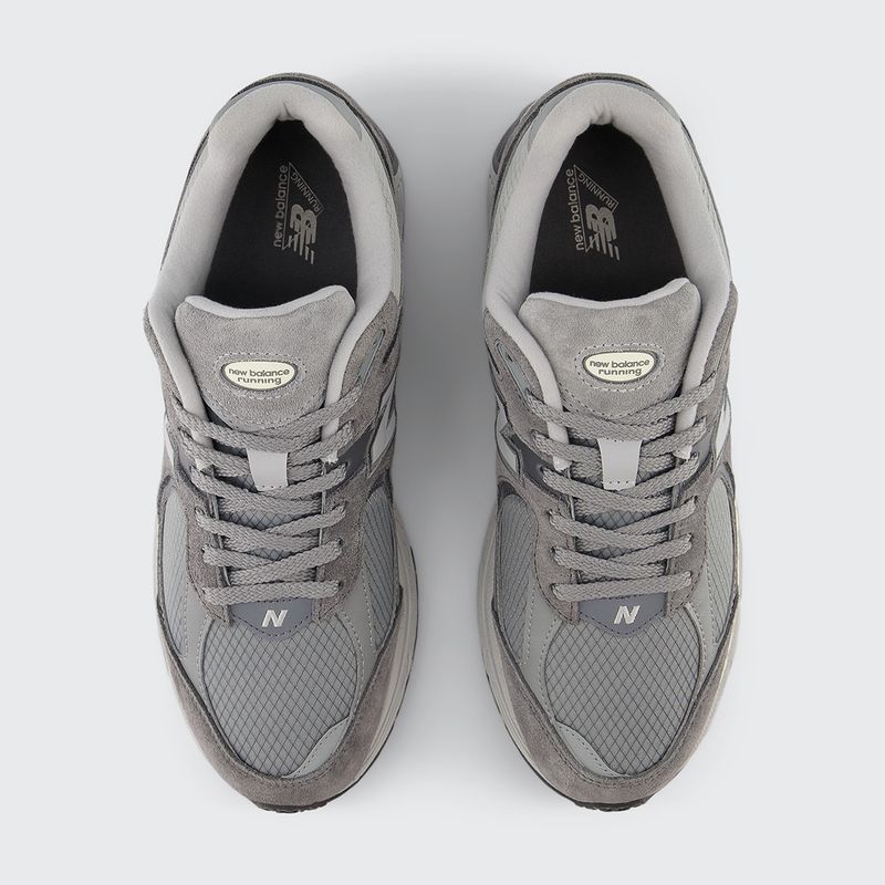 new-balance-2002r-negras-u2002rtf-4.jpeg