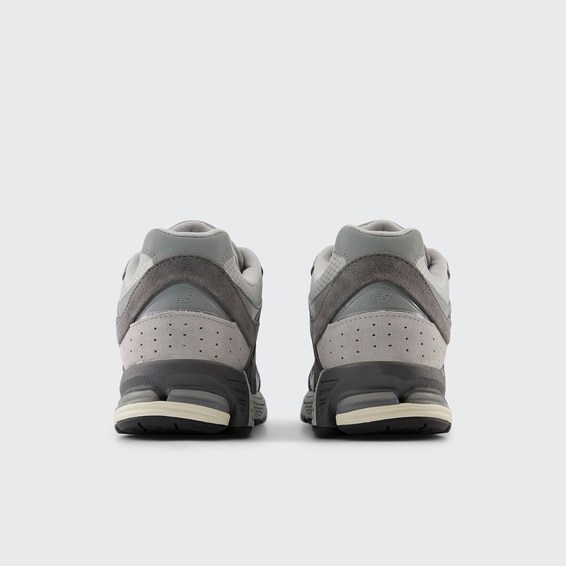 new-balance-2002r-negras-u2002rtf-5.jpeg