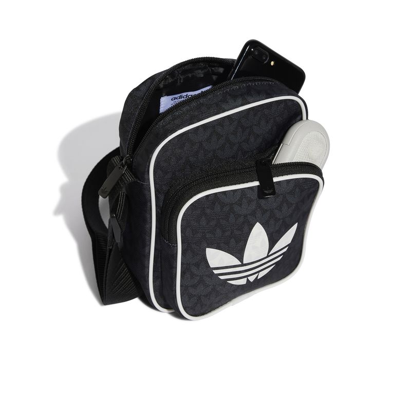 adidas-monogram-negro-jd5361-3.jpeg