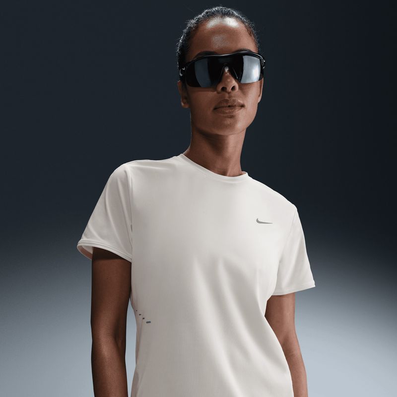 nike-swift-blanca-hm9698-133-2.jpeg
